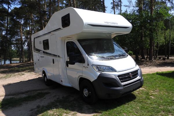 Zimní obytný vůz s vyhřívanými nádržemi